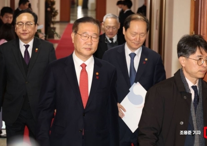 [포토] 국무회의 참석하는 박성재, 김완섭, 유인촌 장관