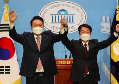 “尹과 단일화 후회 안하나" 질문에…안철수, 탄식하며 한 말