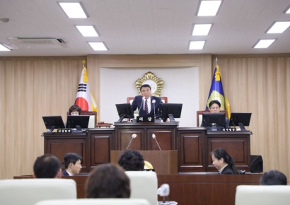 이 와중에 4박5일 일본 출장…의령군의회에 비난폭주