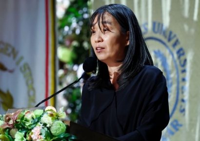 한강 수상 소감 "문학은 생명을 파괴하는 모든 행위에 반대"