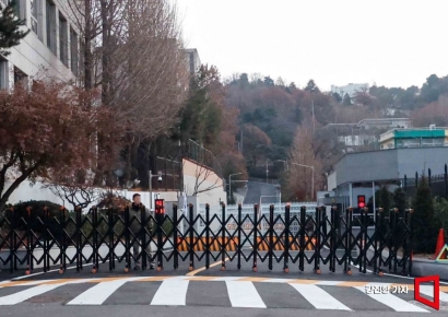 [포토] 문 굳게 닫힌 대통령 관저