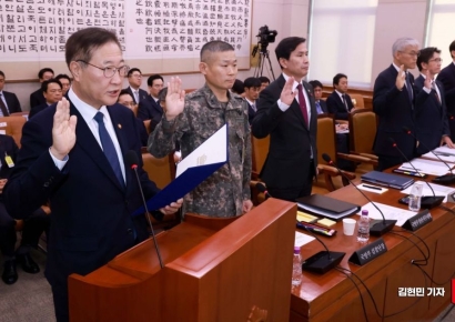 [포토] '내란 사태' 현안질의서 증인 선서하는 박성재 장관