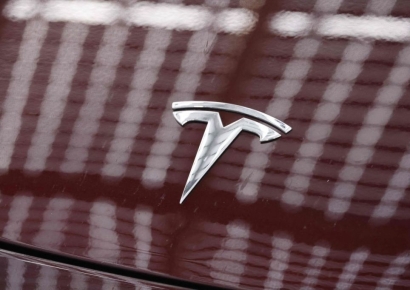 테슬라 '신고가' GM은 '사업철수'…로보택시 희비교차