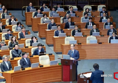 [포토] 긴급 현안질문 답하는 한덕수 총리
