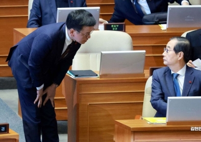 [포토] 대화하는 한덕수 총리와 최상목 부총리