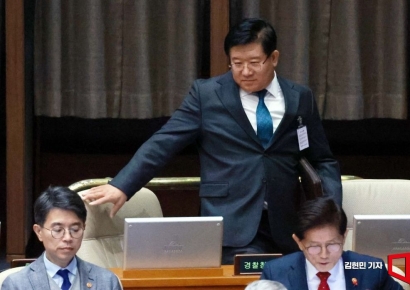 [포토] 본회의 참석하는 이호영 경찰청장 직무대리