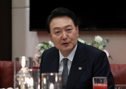 "대통령 윤석열입니다" 멈춰버린 인스타…폭주하는 댓글창