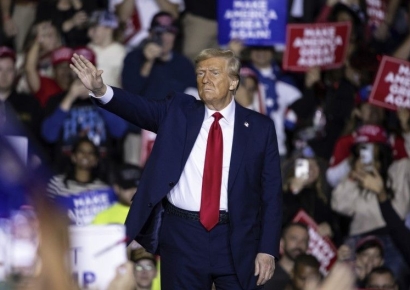 "트럼프, 美 타임 '올해의 인물' 선정…12일 뉴욕증시 오프닝벨 울려"