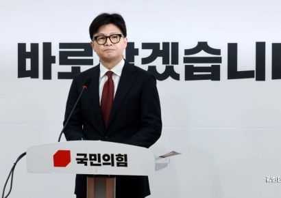[포토] 한동훈 "윤, 대국민 약속 여겨…탄핵표결 참여해야"