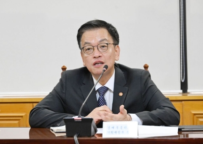 최상목 부총리, 日언론에 "IMF 같은 위기 없다"