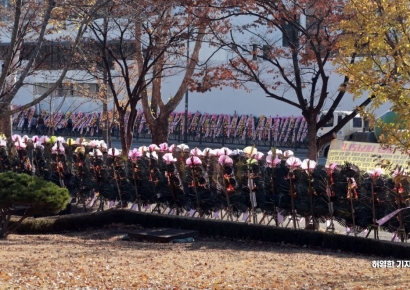 尹대통령 응원 화환 10여개에 불…"화재원인 조사 중"