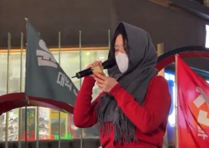 "저는 '술집여자' 입니다"…탄핵집회서 마이크 잡고 나온 어떤 호소