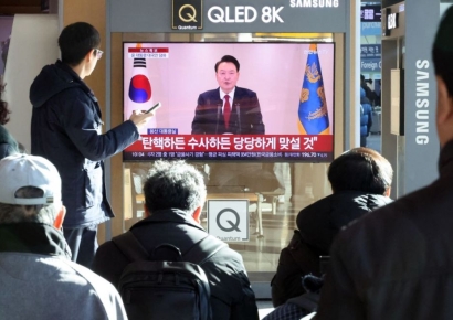 '사퇴 거부' 尹, 국무회의 안건 재가…행정권 행사 재개