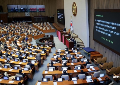 [포토] 네 번째 김여사 특검법, 국회 통과…與 4명 찬성표