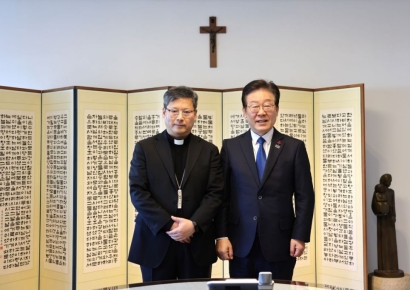 이재명 "정치가 국민 괴롭혀 죄송"…정순택 "국민 안정 위해 힘 합쳐달라"