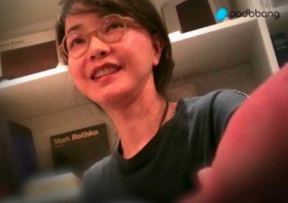 김건희 여사 "여자 이름 나온다"…기자 손금 봐주는 영상 공개