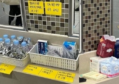 "집회참가 하세요? 지하철 화장실에 두통약·여성용품 놔뒀어요"