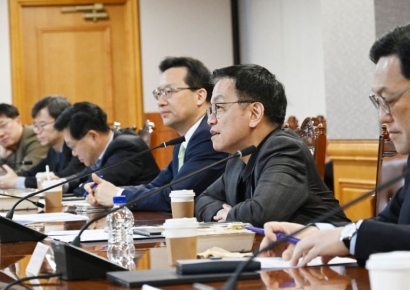 S&P·무디스·피치 "韓, 신용등급 안정적…경제 하방 가능성 없어"(종합)