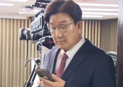 "뭐하는 거야 지금"…'친윤' 권성동, 尹 담화에 화들짝