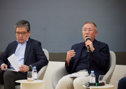 정의선 회장 "현대차 혁신의 역사 훌륭해…최고의 순간, 아직 오지 않았다"