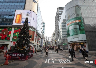 [포토] '비상계엄 발표 여파' 한산한 명동 거리