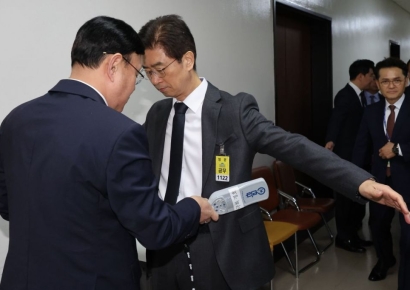 '영장심사 포기' 김봉식 서울경찰청장 변호인 "자숙하고 있다"