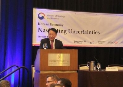 '메일 1000개 쓰고, 뉴욕 설명회 열고'…前경제수장들의 탄핵대응법