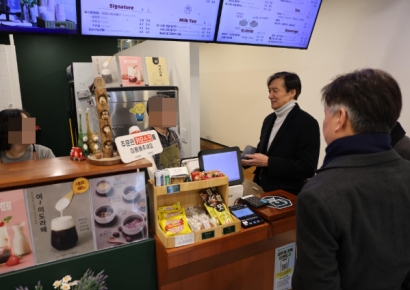 "'조국'이라 말하세요"…조국, 여의도에 333잔 선결제 '이별선물'