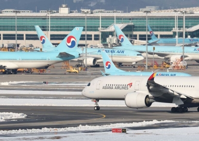 180석 비행기에 승객은 단 3명…'눕코노미' 말까지 나왔다