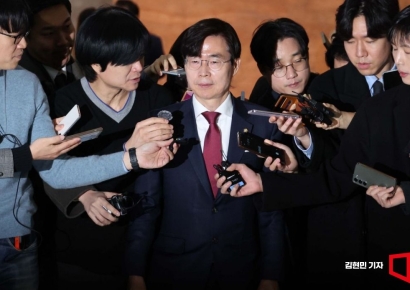 [포토] 비상 의총 참석하는 조경태 의원