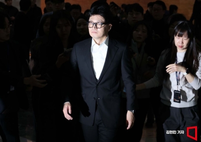 [포토] 비상 의원총회 참석하는 한동훈 대표