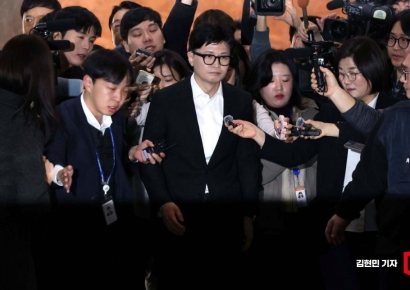 [포토] 취재진에 둘러싸인 한동훈 대표