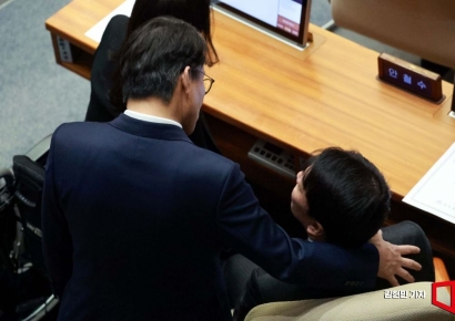 [포토] 안철수와 대화하는 윤상현