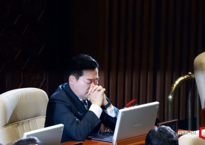 [포토] 기도하는 박찬대 원내대표