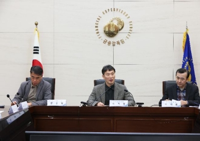 '尹탄핵' 이복현 첫 긴급 점검회의…"16일 시장 개장 대비, 전사 위험 관리 태세"