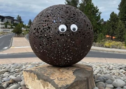 "동상에 가짜 눈알 그만 붙여요"…시민들 장난에 美 도시 골치