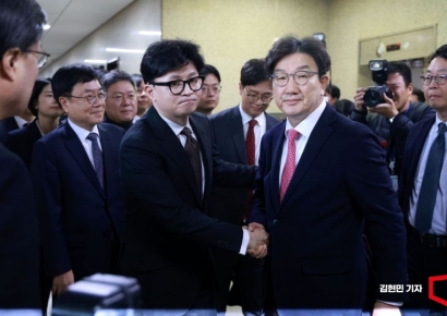 [포토] 한동훈 "당 대표직 내려놓는다…최고위 붕괴로 임무 수행 불가능"