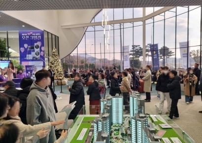 ‘순천 지에이그린웰 하이드원’ 주택전시관 오픈 첫 주말 인파 북적