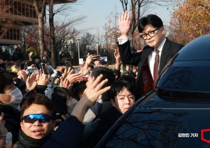 [포토] 한동훈 “당대표직 내려 놓는다…‘계엄 사태’ 국민께 죄송”