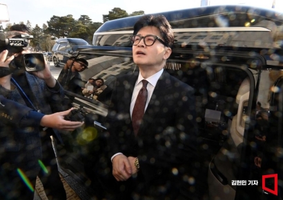 "한동훈, 계엄 당일 '국회 가면 죽는다, 피신하라'는 전화 받았다"