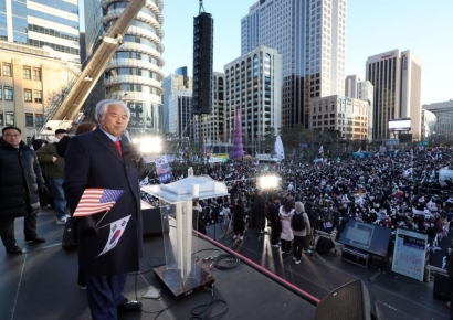"전세방 빼서라도 尹 도와야…이번 계엄은 쇼" 전광훈 목사 주장
