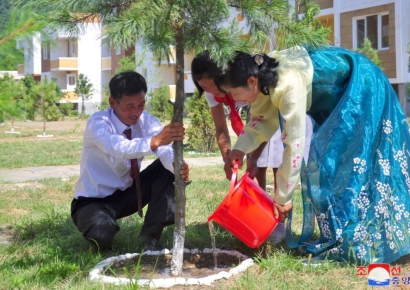 "北, 이혼하면 강제노동…이혼서류 내면? 더 오래 수감"