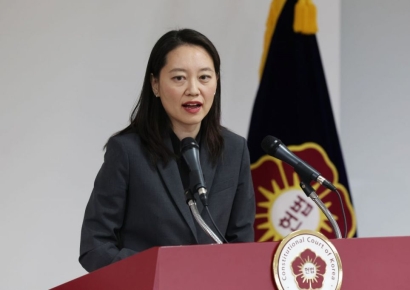 헌재 “윤석열 대통령, 24일까지 계엄 관련 자료 내라”