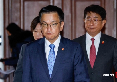 [포토] 경제관계장관회의 참석한 최상목 경제부총리