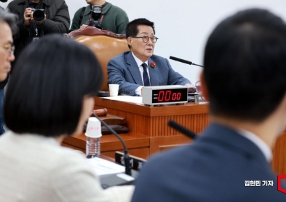 '계엄 6회차' 박지원, "법 무너졌다"는 尹에 남긴 두 글자