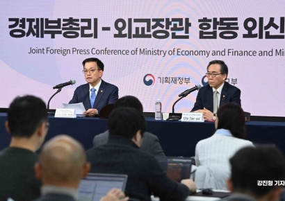 [포토] 경제부총리-외교장관 합동 외신기자간담회