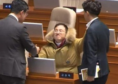 "형, 술이나 한잔 할래?" 이준석, '탄핵 찬성' 김상욱에 건넨 말