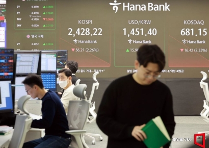 환율은 이미 금융위기 수준…1500원도 넘본다