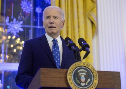 바이든 "트럼프 취임식 물론 참석…유치한 게임 이어갈 수 없어" 