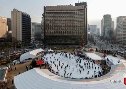 [포토] 서울광장 스케이트장 본격 개장